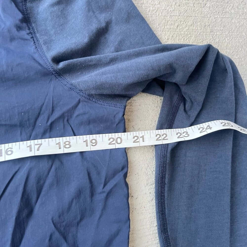 Lululemon Men’s Long Sleeve Button Down Shirt Navy Size Medium Glyde Stretch - Picture 3 of 4